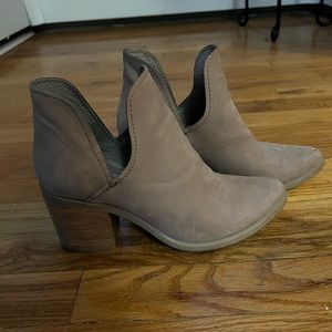 Steve Madden Postal ankle booties